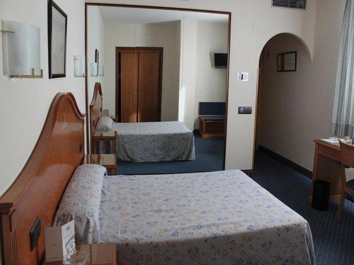 Hotel Ebora By Vivere Stays タラベラ・デ・ラ・レイナ エクステリア 写真