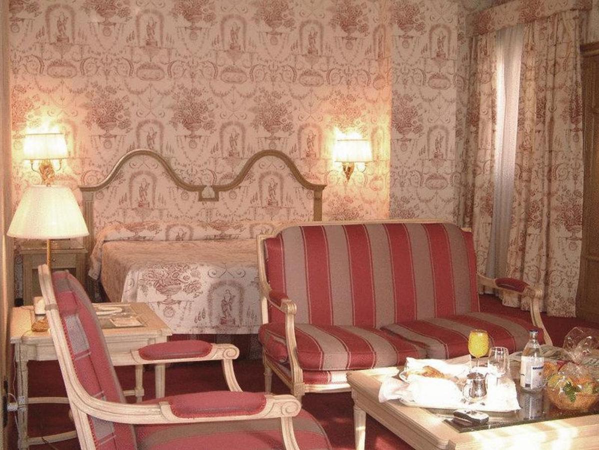 Hotel Ebora By Vivere Stays タラベラ・デ・ラ・レイナ エクステリア 写真