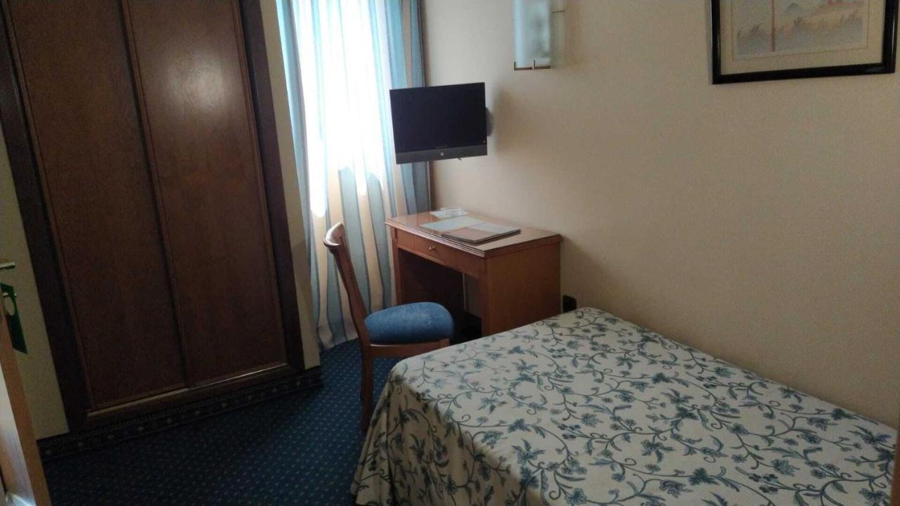 Hotel Ebora By Vivere Stays タラベラ・デ・ラ・レイナ エクステリア 写真
